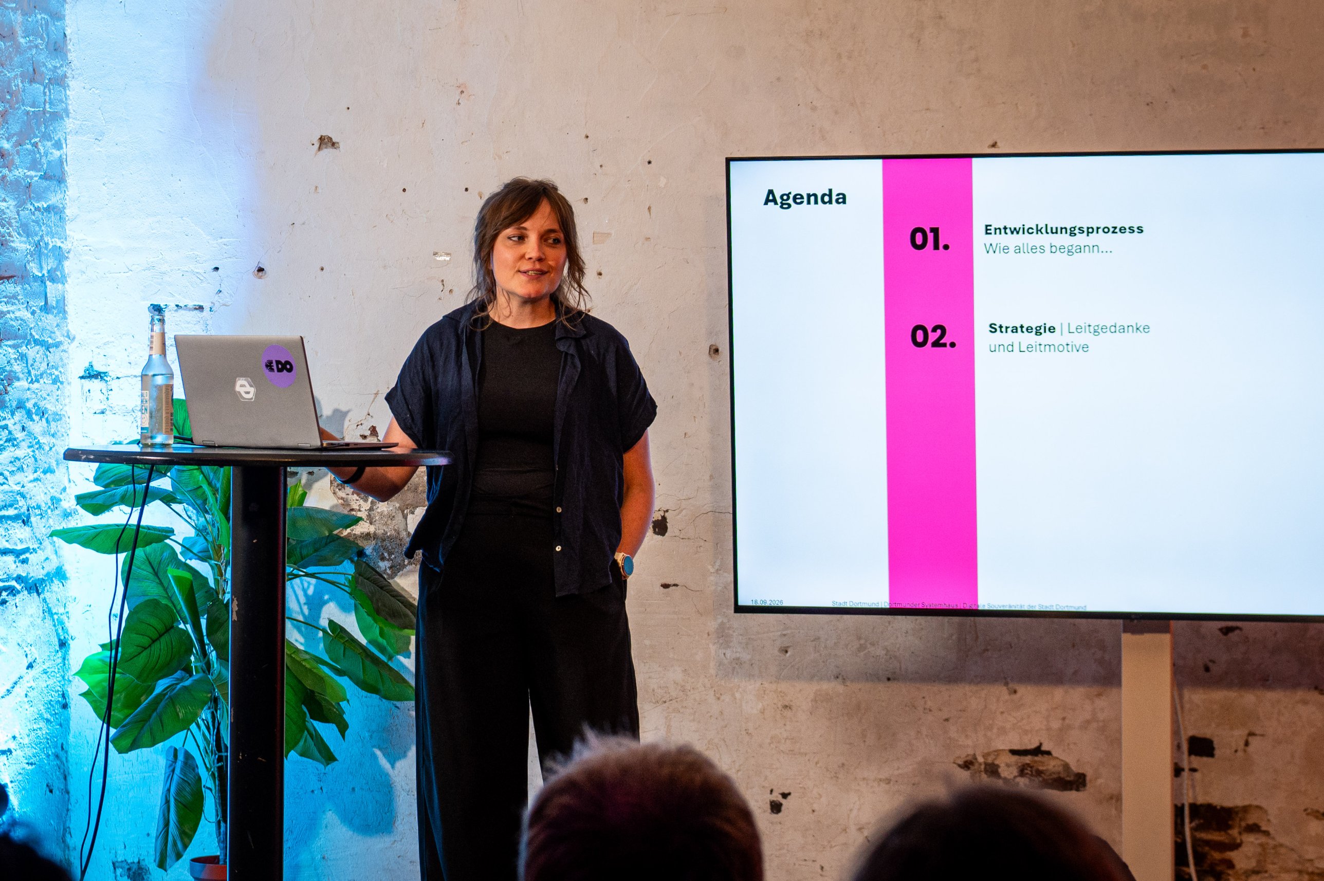 Katharina Flisikowski stellt die neue Open-Source-Strategie der Stadt Dortmund vor. Foto: Torsten Tullius